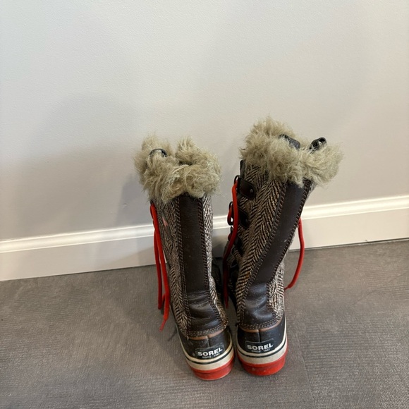 Sorel Herringbone Print Brown Fur-Lined Boots Size 7 - Picture 3 of 5